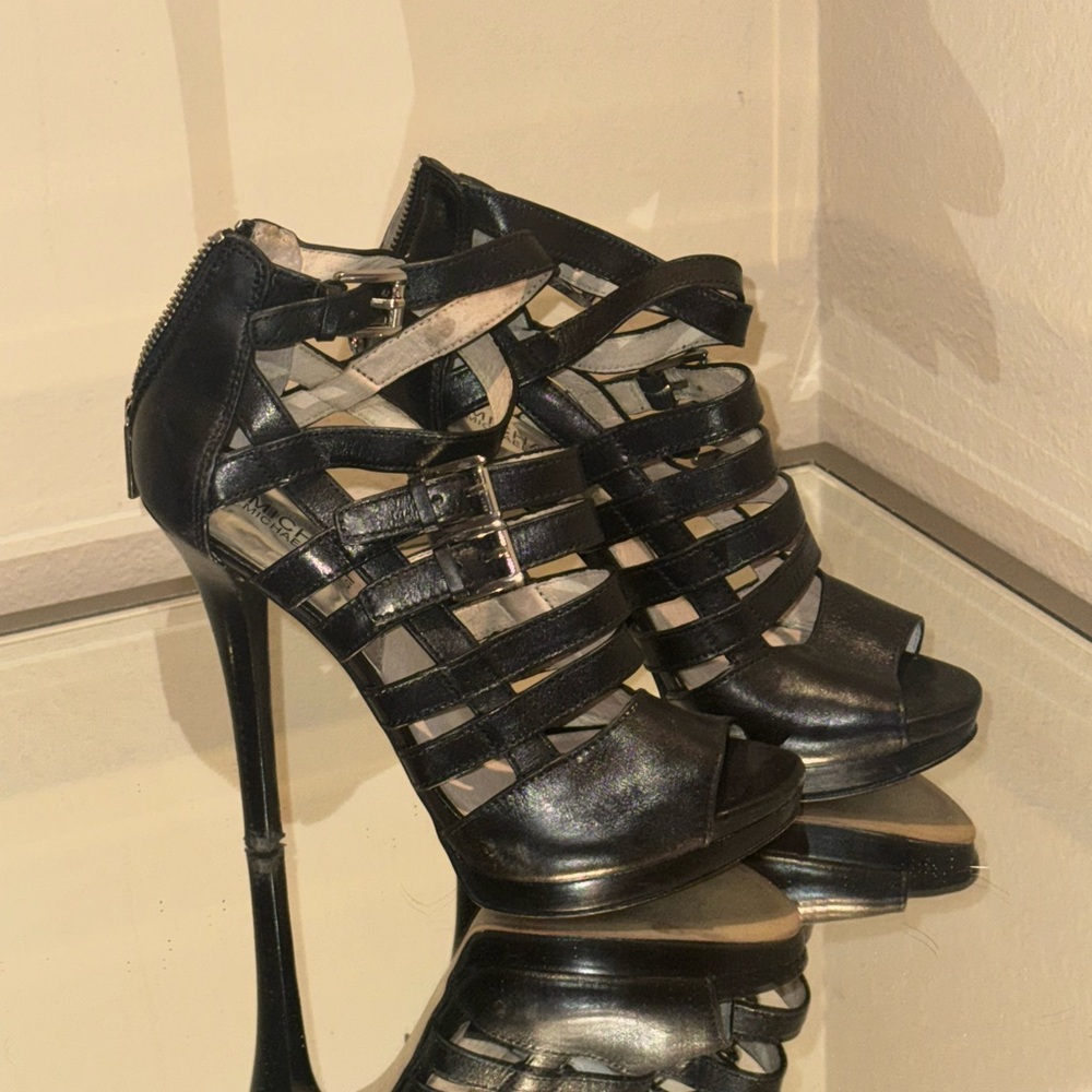 Like new STRAPPY Michael Kors size 8.5 black heels